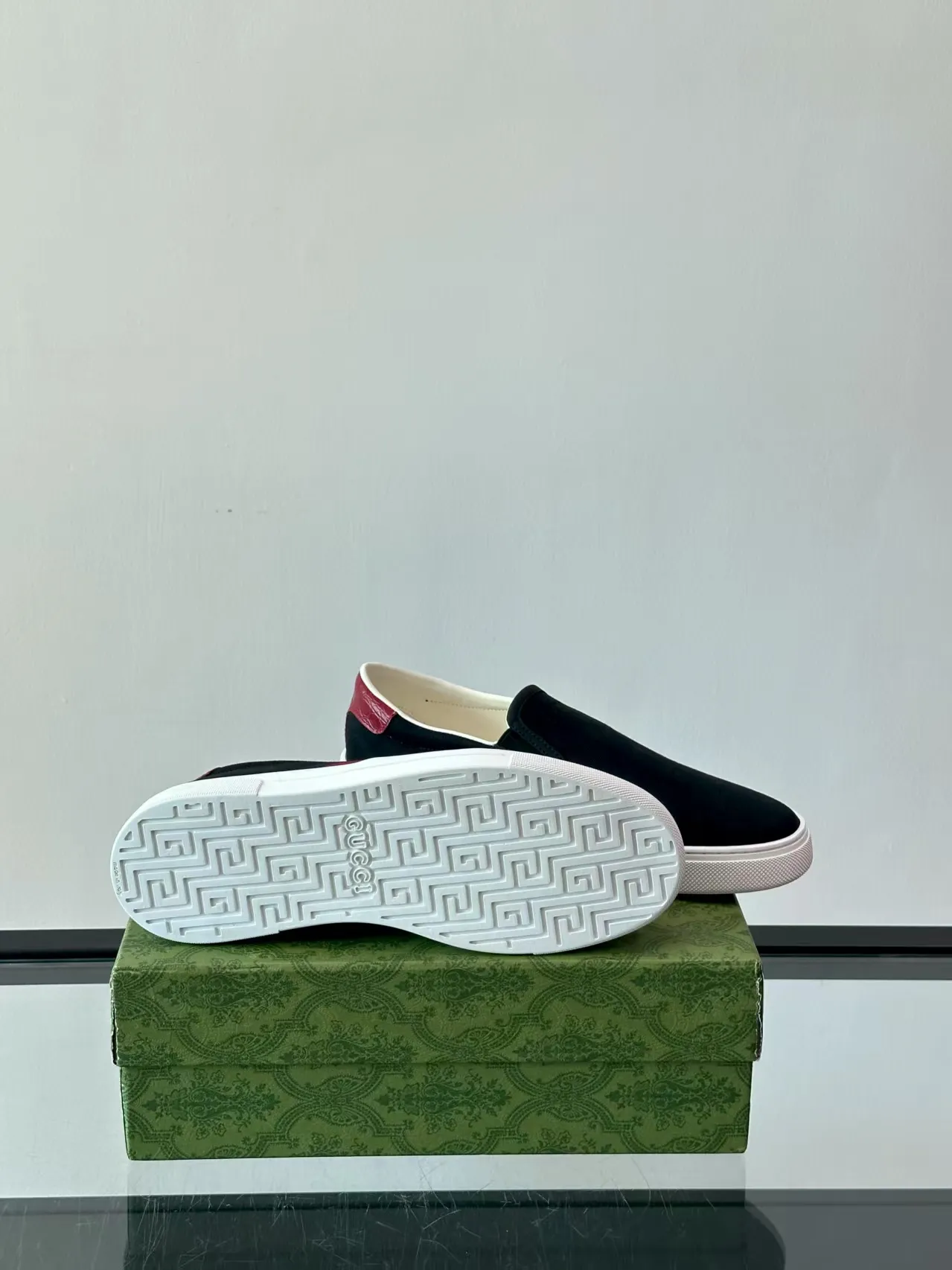 P380 new men's shoes GUCCI [Lightning] latest shoes are shipped. Original quality, fashionable, made of special materials, sheepskin lining, brand new packaging. The foot feels super comfortable and the workmanship is impeccable. Code number: 38-45 No. 058